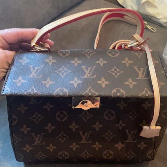 COPY - COPY - Brand new. Received as a gift.removable  strap - Picture 5 of 8